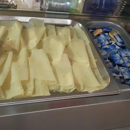 Elisabetta 2 Stelle Каттолика